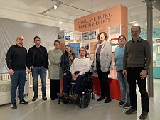 Gruppenfoto in den Ausstellungsräume der KulturAmbulanz