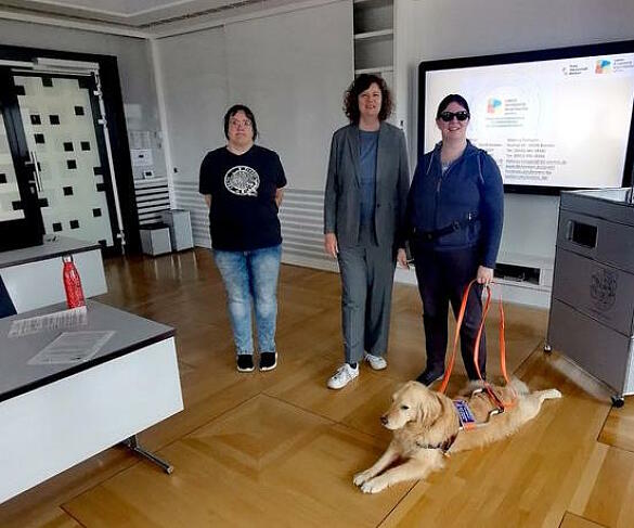 Rebecca Romppel, Ulrike Peter und Maleike Schubert im Veranstaltungsraum im Stadthaus Bremerhaven.