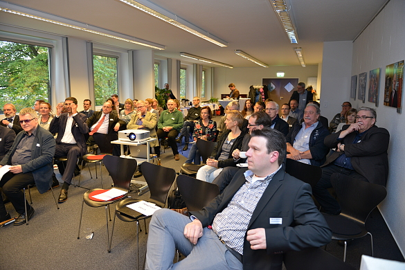 Das Foto zeigt die Teilnehmerinnen und Teilnehmer der Veranstaltung "Teilhabe behinderter Menschen - eine Chance für Unternehmen"