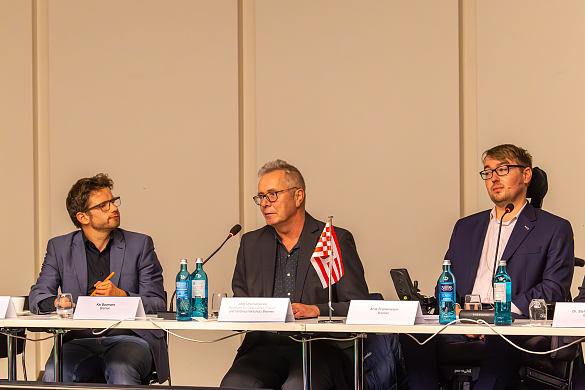 Kai Baumann, Jörg Utschakowski und Arne Frankenstein am Konferenztisch