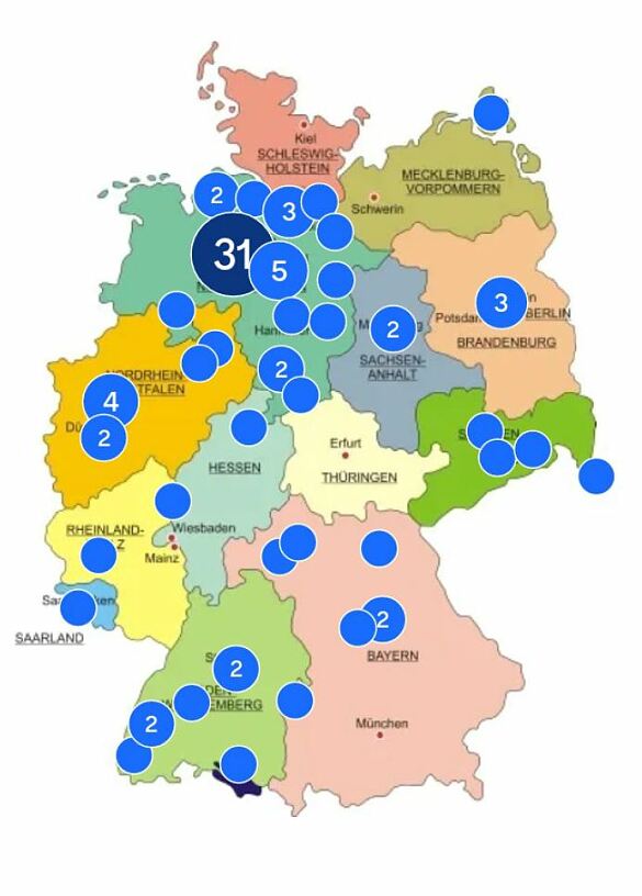 Auf dem Bild ist die Deutschlandkarte mit Punkten zu sehen, die darstellen, von wo die teilgenommen wurde.