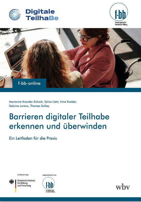 Vorderansicht des Leitfadens Barrieren digitaler Teilhabe erkennen und überwinden - zwei Frauen, eine davon im Rollstuhl, am Computer